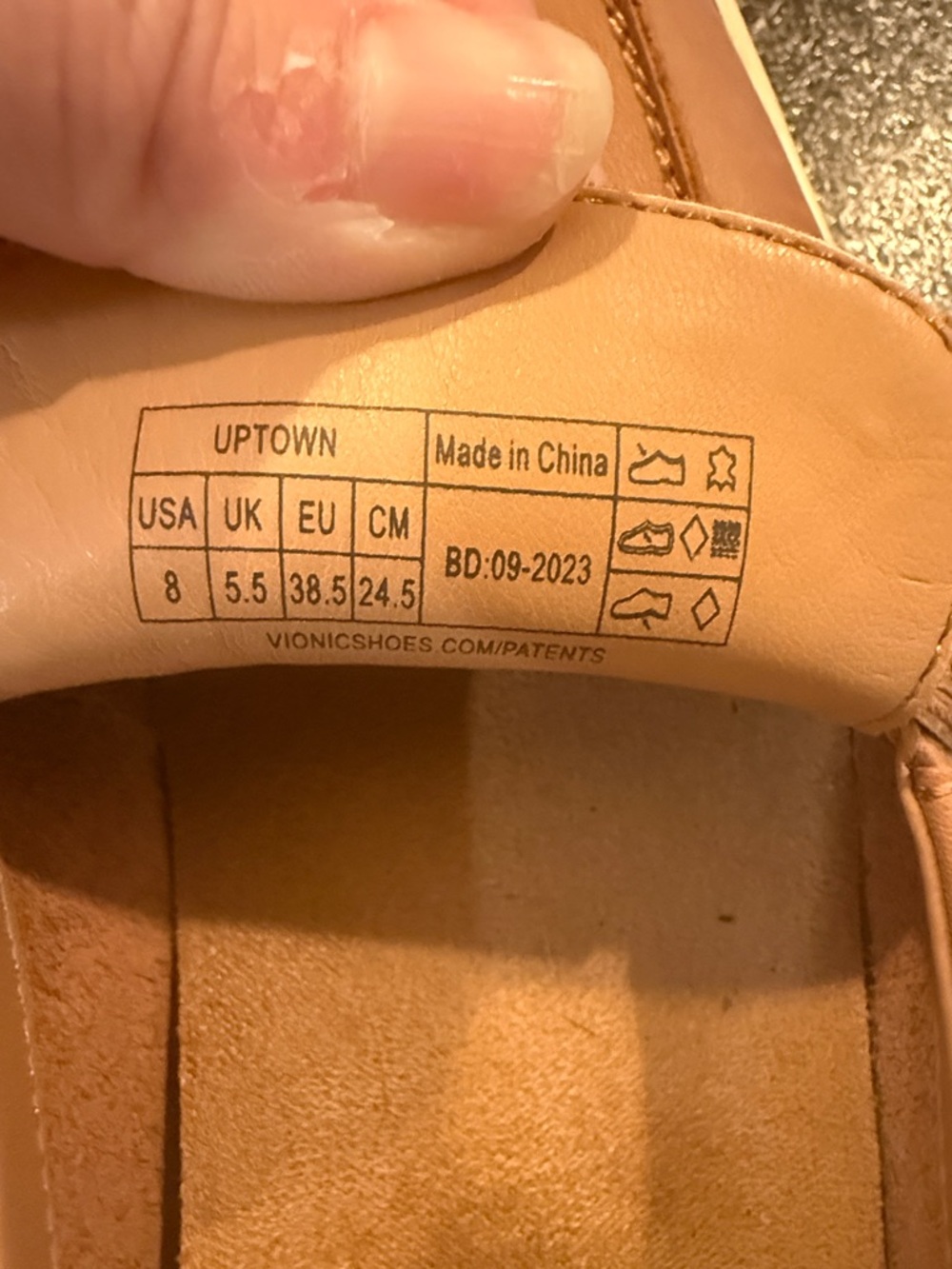 Vionic Women's Tan Slip-On Penny Loafers - size 8 - Picture 2 of 7